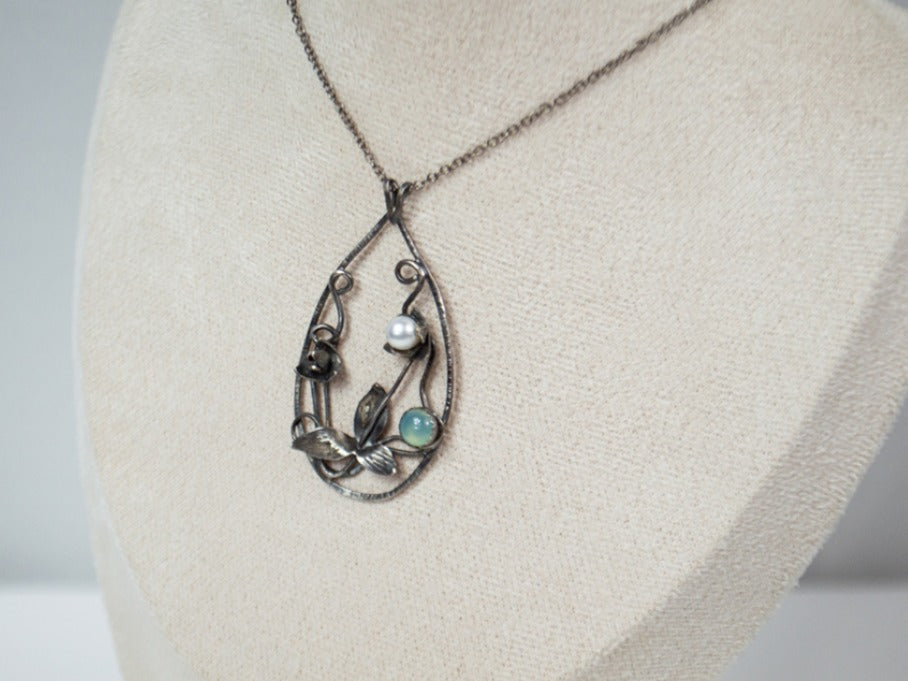 Forest Trillium Pearl Pendant