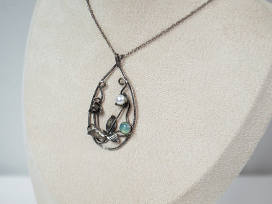 Forest Trillium Pearl Pendant