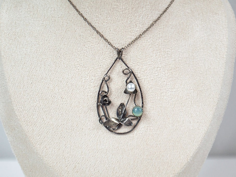 Forest Trillium Pearl Pendant